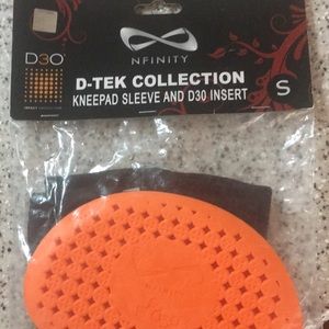 Volleyball knee pad sleeve and inserts size small